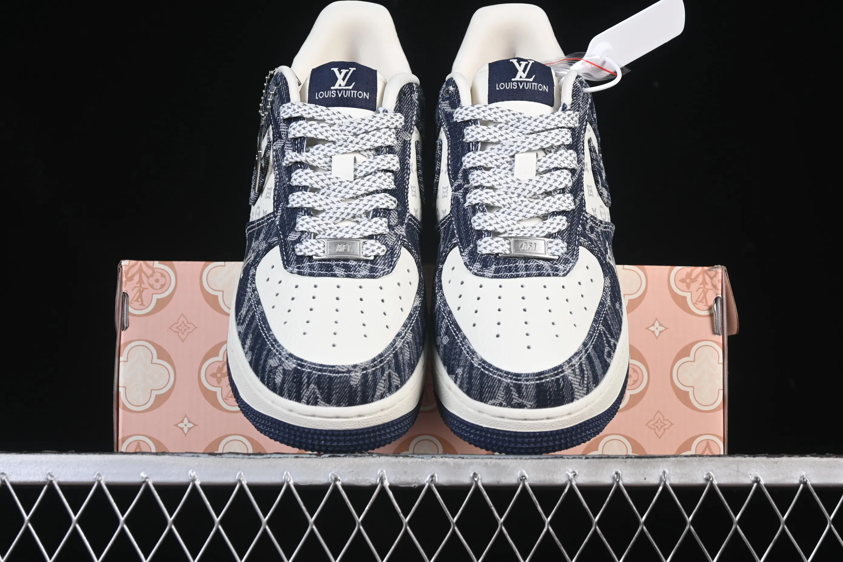 All categories Nk Air Force 1 Air Force series Nk Air Force 1 Low Air Force low-top Nike Air Force 1'07 Low LV joint white and blue Air Force 1 low-top casual sneakers YF9511-812